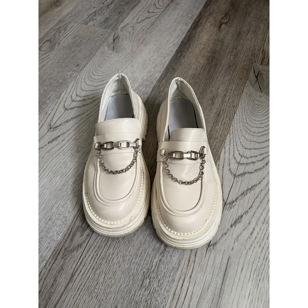 Cream Loafers with chains - Picture 3 of 6